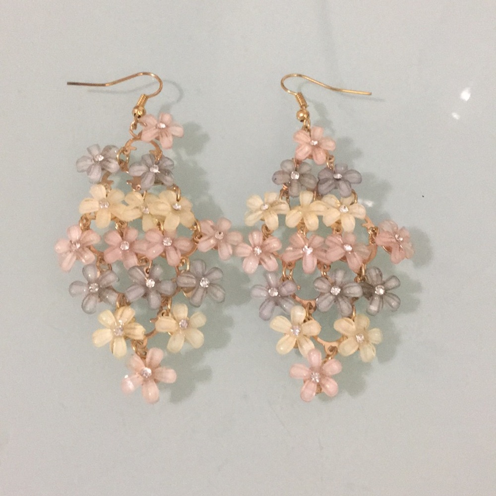 Beautiful flowery sparkling earrings